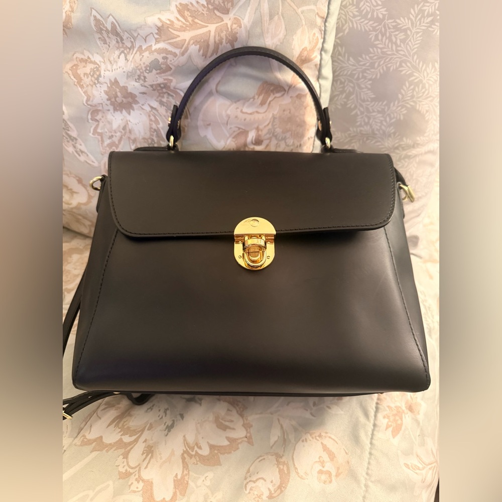 D7: Luana Ferracuti Satchel HandbagBlack and Gold Structured
